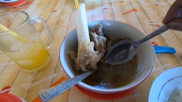 Nostalgia Dengan Kuliner Kaledo Ditengah Bangkitnya Kota Palu