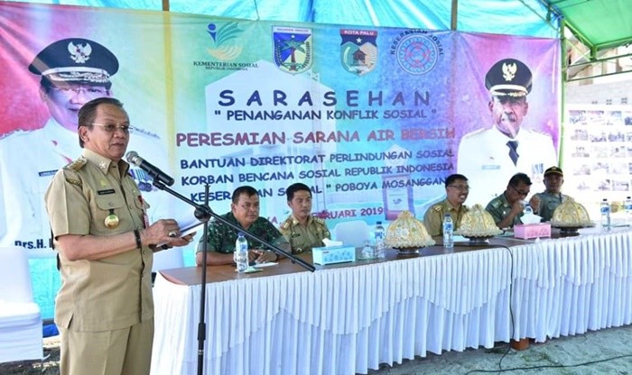 Longki Djanggola Resmikan Sarana Air Bersih Program Keserasian Sosial