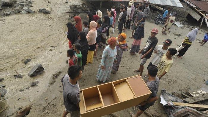 Banjir Bandang Terjang Puluhan Rumah di Sigi